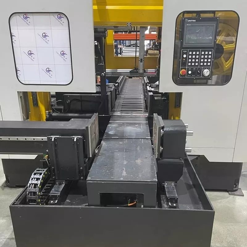 Автоматический двухколонный ленточнопильный станок по металлу HENGERDA H-5555 NC с ЧПУФото 5366-04.jpg