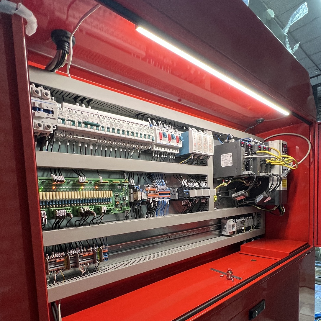 Вертикально-фрезерный обрабатывающий центр PLOT VGI-462Фото 5419-09.jpg