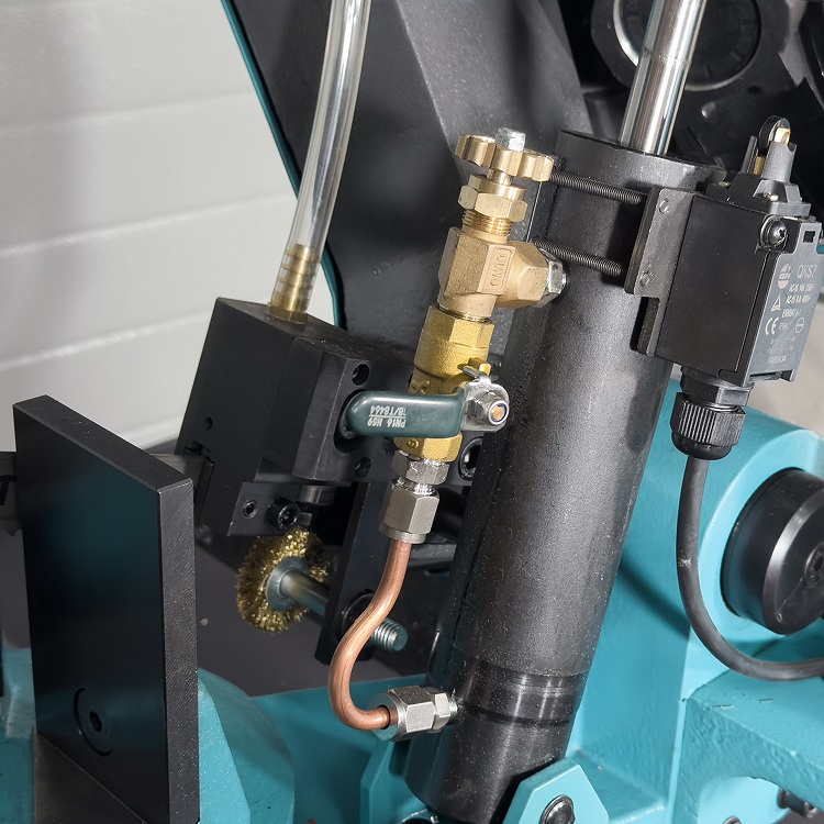 Ленточнопильный станок AURA LM-220G/380Фото 5422-03.jpg