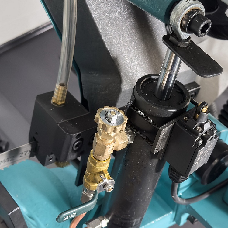 Ленточнопильный станок AURA LM-220G/380Фото 5422-04.jpg