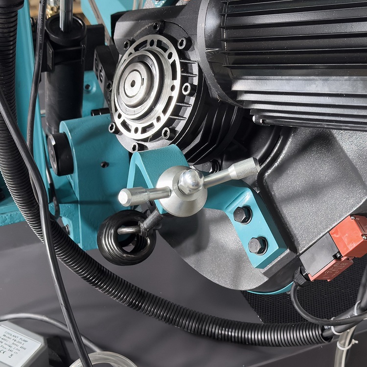 Ленточнопильный станок AURA LM-220G/380Фото 5422-07.jpg