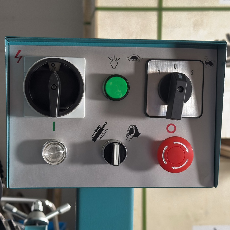 Ленточнопильный станок AURA LM-220G/380Фото 5422-11.jpg