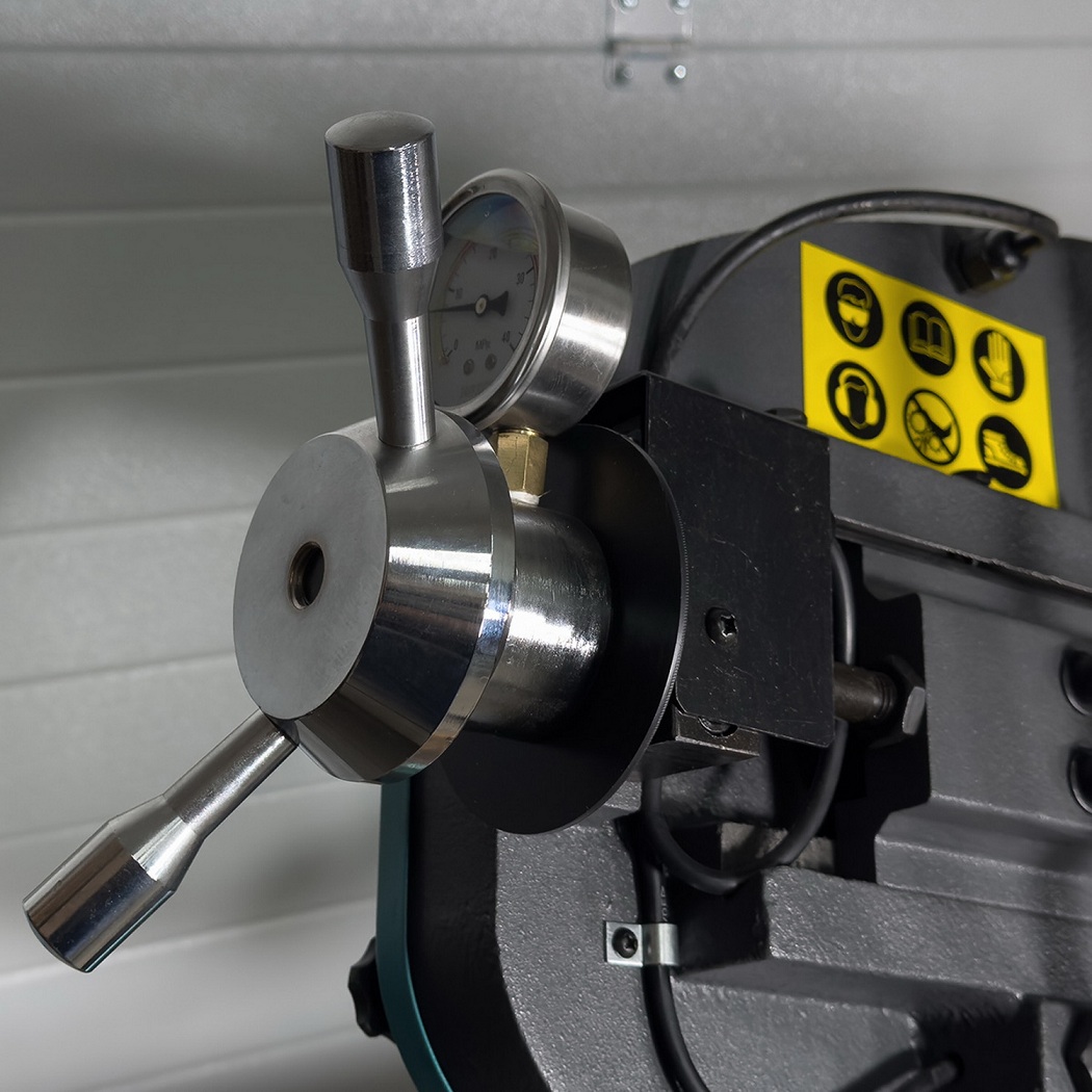 Ленточнопильный станок AURA LM-220G/380Фото 5422-14.jpg