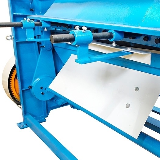 Электромеханическая гильотина FABTEC Q11 3x1300Фото 5831-06.jpg