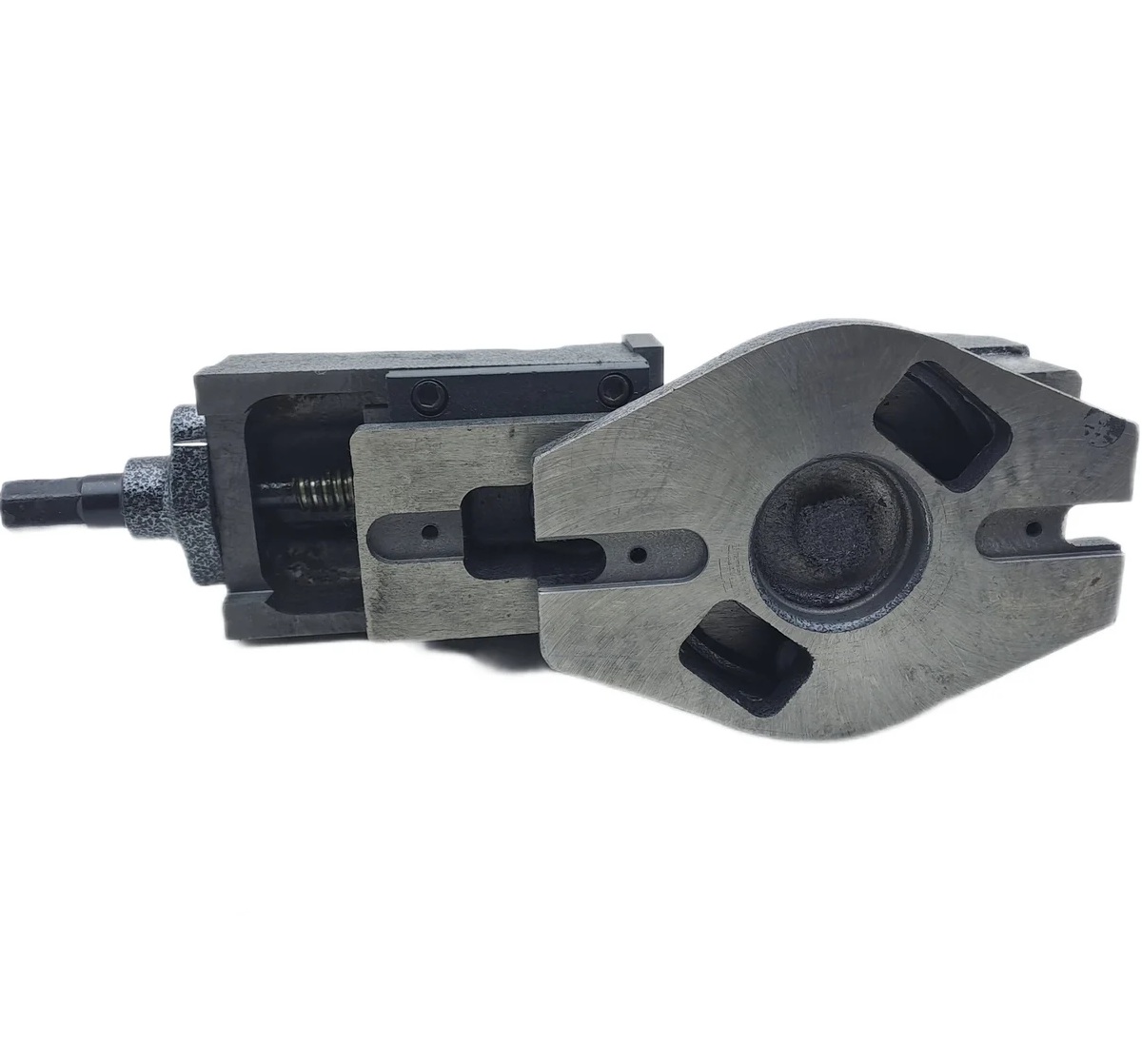 Тиски станочные поворотные TORNERI с закрытым винтом L губок 80 мм, серия QH80 045755Фото 6042-02.jpg