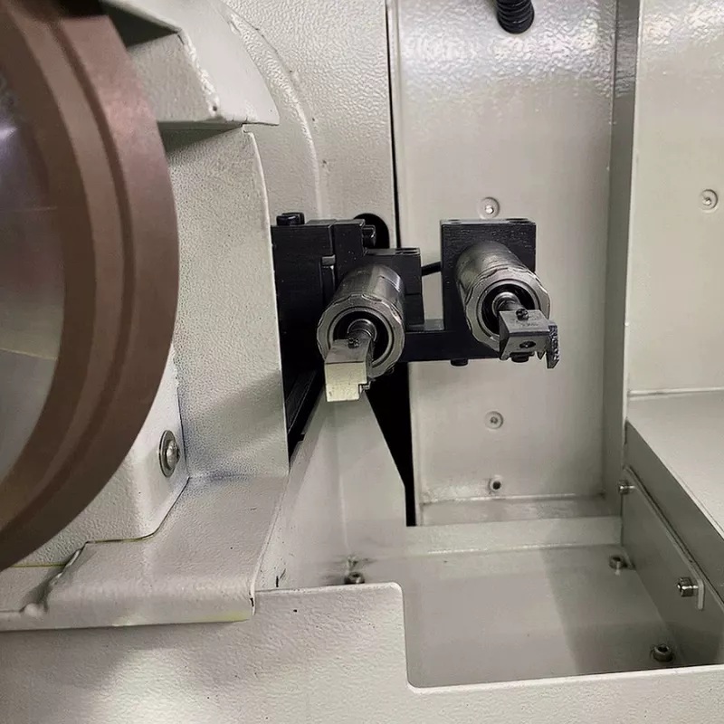 Четырехосевой заточной станок на цангах ER32 с ЧПУ IRONMAC TURBOФото 6242-07.jpg