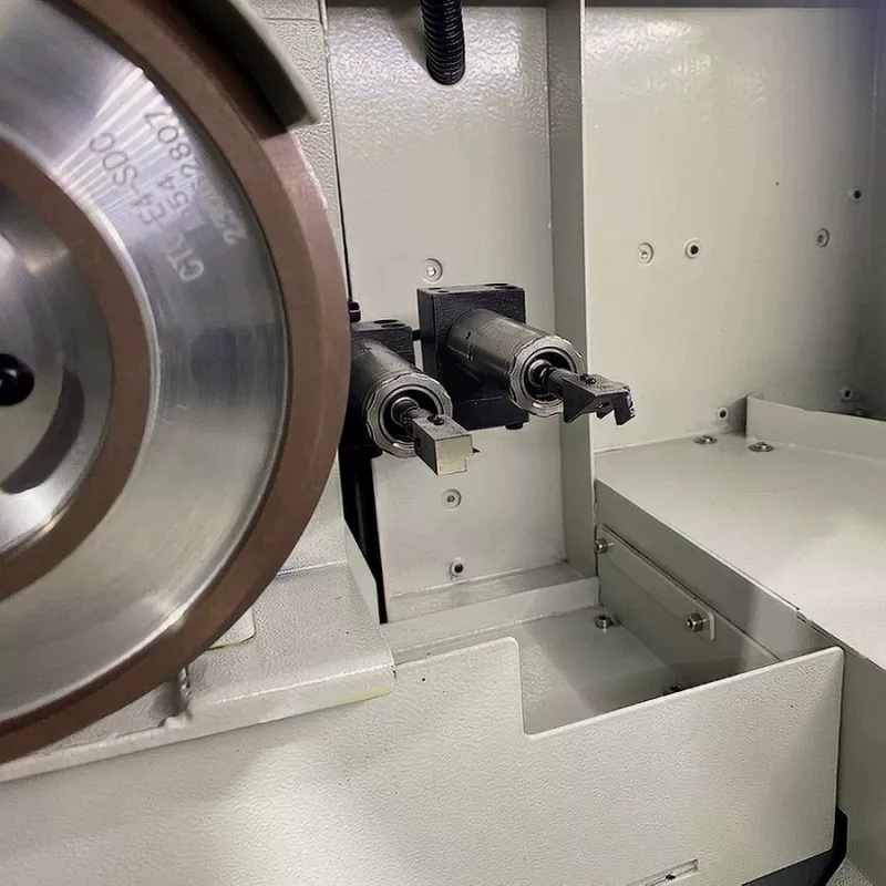 Четырехосевой заточной станок на пнемоприжиме с ЧПУ IRONMAC TURBOФото 6243-03.jpg