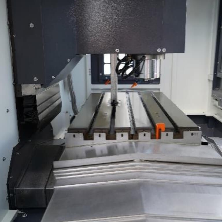 Вертикальный обрабатывающий центр с ЧПУ MILLMASTER VMM-830 G3Фото 6826-06.jpg