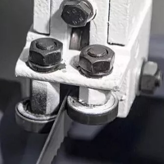 Автоматический ленточнопильный станок по металлу колонного типа IRONMAC CUT-400 CSAF (TOPWAY)Фото 6831-02.jpg