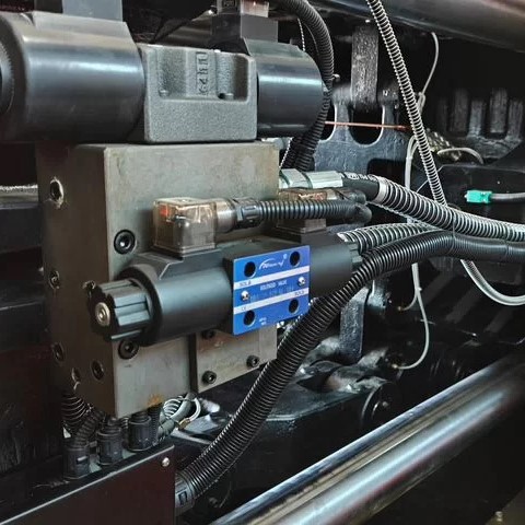 Термопластавтомат для литья пластмасс BSZ UP-290SФото 6834-07.jpg