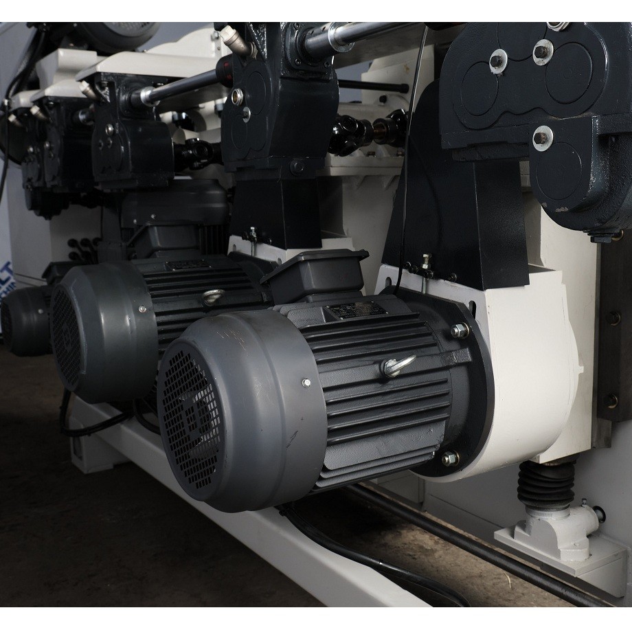 Четырехсторонний станок DELTAMACHINERY FOUR SIDE DW-520HФото 6874-09.jpg
