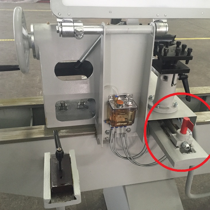 Токарный станок по дереву с копировальным устройством WoodTec L 1450Фото 7066-03.jpg