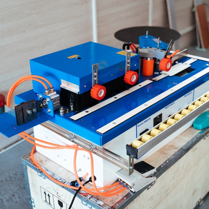 Кромкооблицовочный станок DELTAMACHINERY DM-107 PROФото 7072-03.jpg