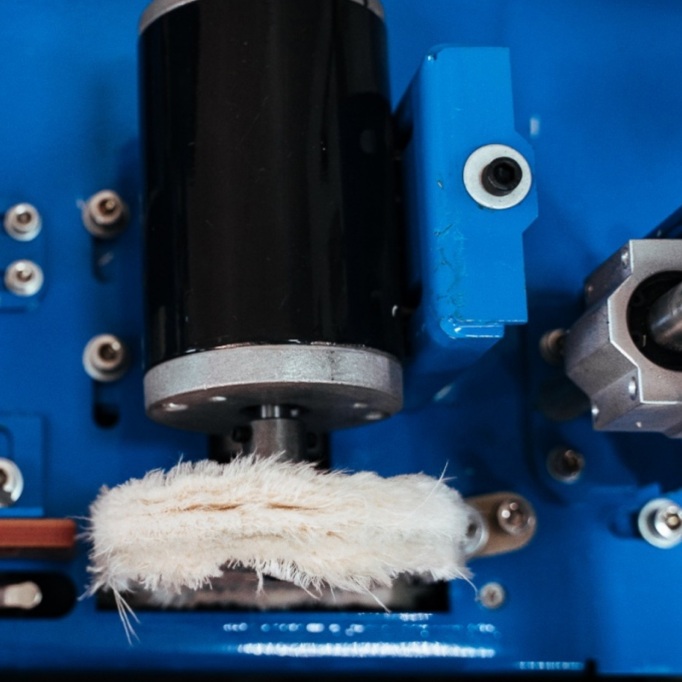 Кромкооблицовочный станок DELTAMACHINERY DM-117 PRO c автоматической подачей заготовкиФото 7075-06.jpg