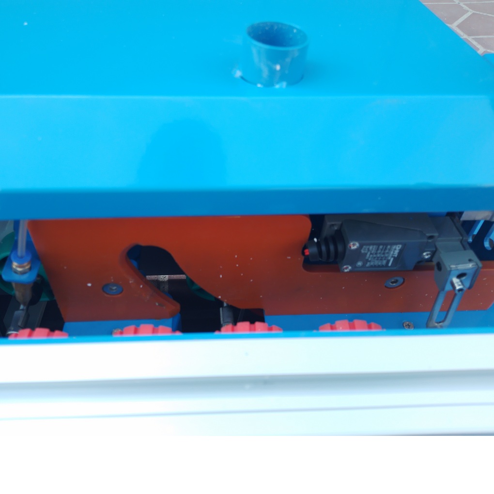 Кромкооблицовочный станок DELTAMACHINERY DM-117 c автоматической подачей заготовкиФото 7076-03.jpg