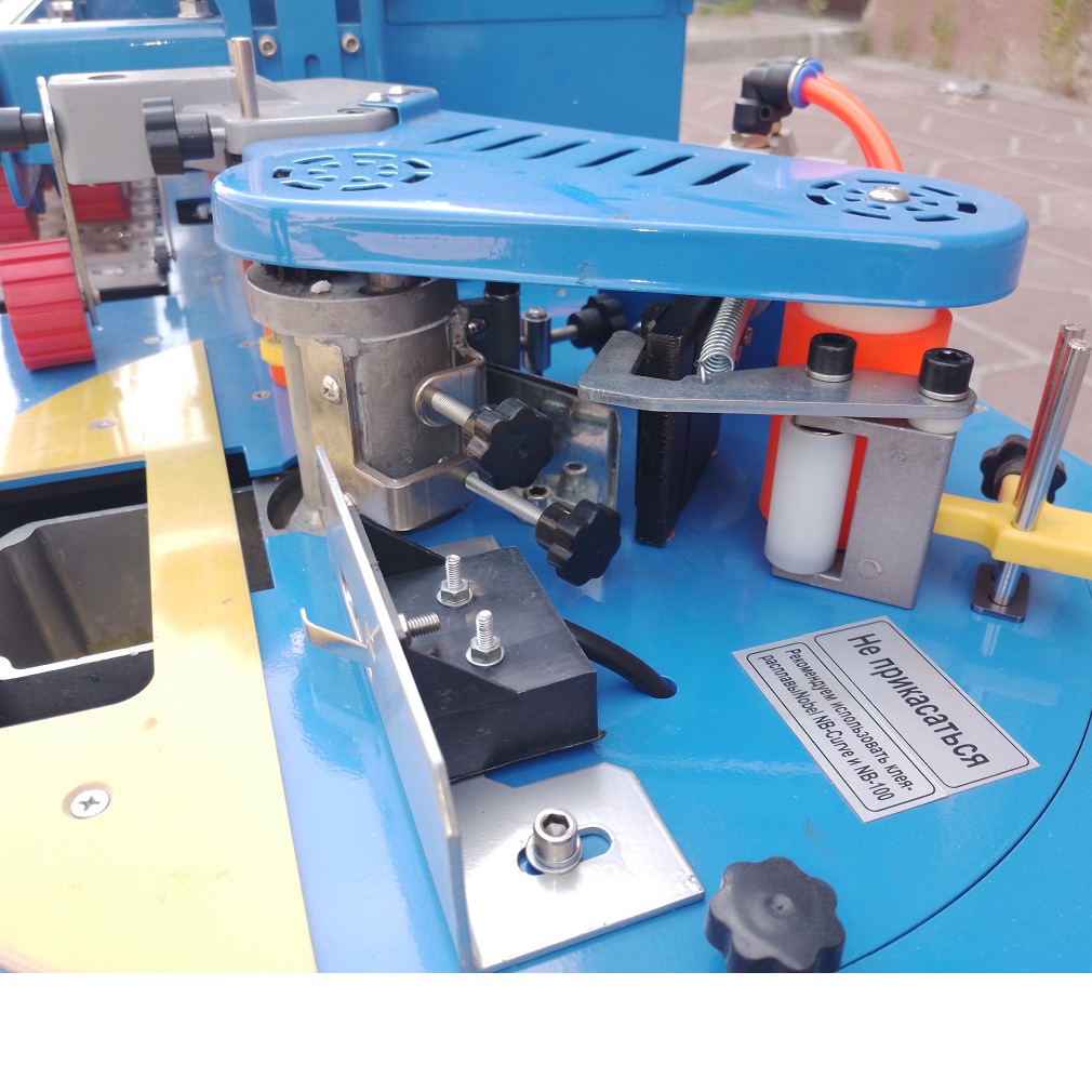 Кромкооблицовочный станок DELTAMACHINERY DM-117 c автоматической подачей заготовкиФото 7076-05.jpg