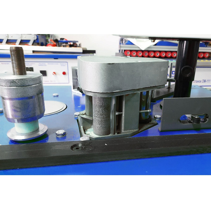 Кромкооблицовочный станок DELTAMACHINERY DM-112Фото 7083-04.jpg