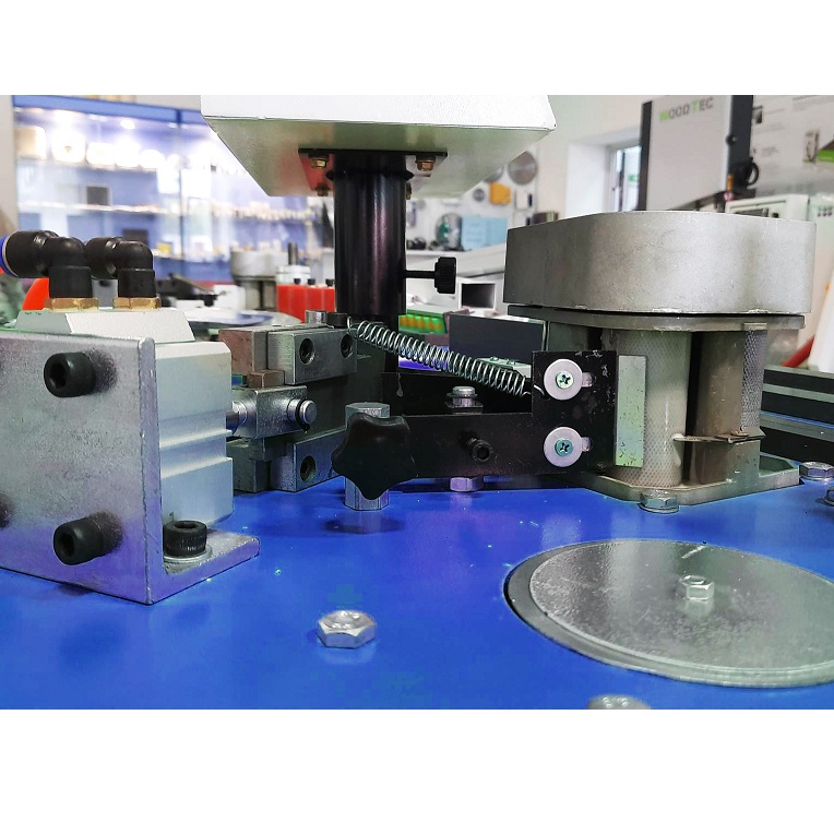 Кромкооблицовочный станок DELTAMACHINERY DM-112Фото 7083-07.jpg