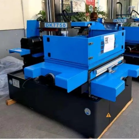 Электроэрозионный проволочно-вырезной станок с ЧПУ DK77100Фото 7099-06.jpg