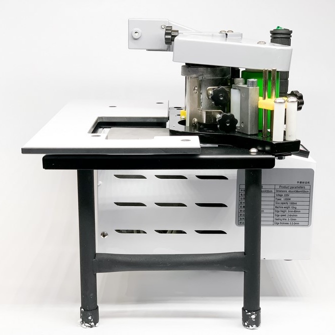 Кромкооблицовочный станок WoodTec KM 40Фото 7111-03.jpg