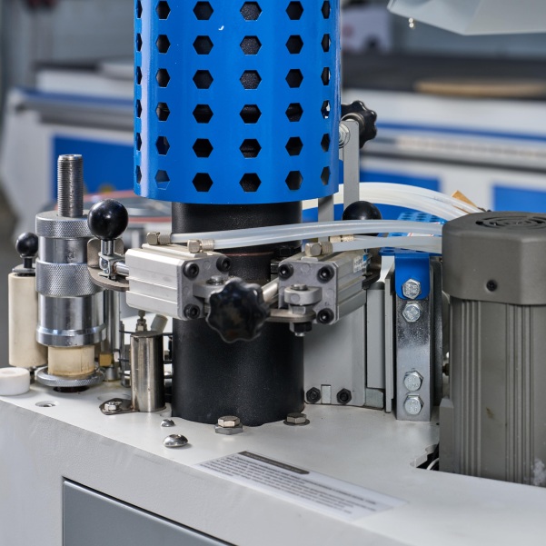 Полуавтоматический кромкооблицовочный станок DELTAMACHINERY DM-900Фото 7113-08.jpg