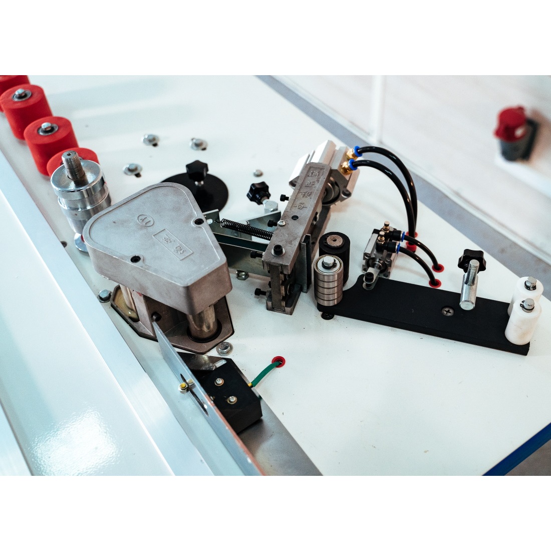 Кромкооблицовочный станок DELTAMACHINERY DM-108 PROФото 7115-09.jpg