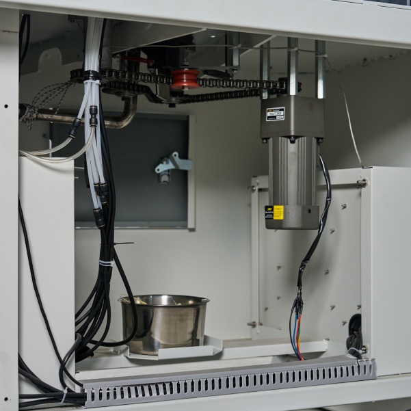 Кромкооблицовочный станок DELTAMACHINERY DM-109 PUR/EVAФото 7116-06.jpg