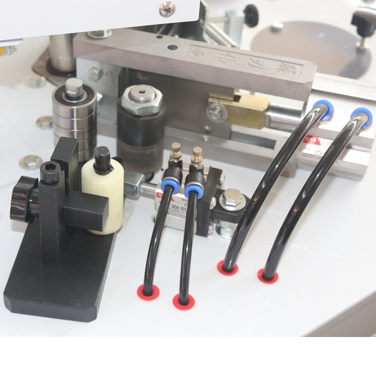 Кромкооблицовочный станок DELTAMACHINERY DM-115Фото 7117-02.jpg