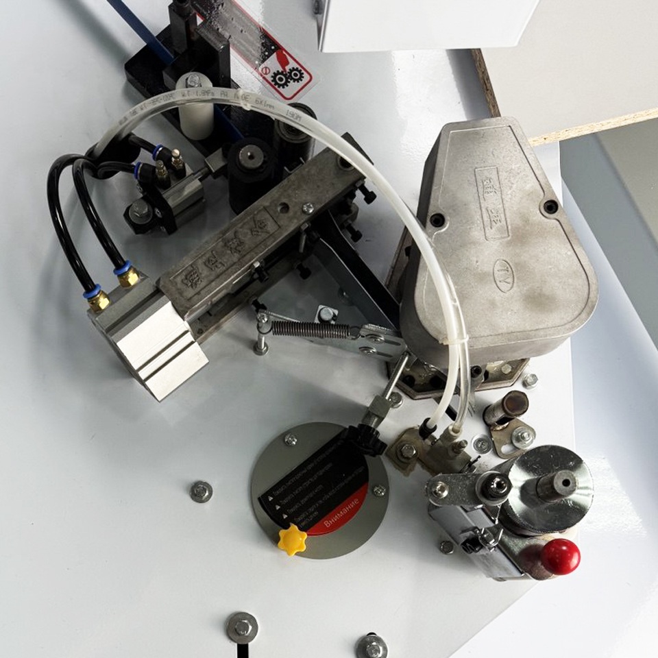 Кромкооблицовочный станок DELTAMACHINERY DM-118Фото 7118-06.jpg