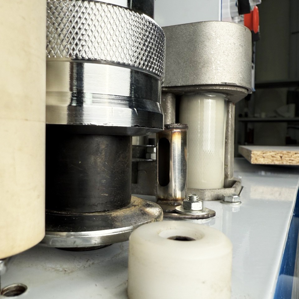 Кромкооблицовочный станок DELTAMACHINERY DM-118Фото 7118-09.jpg