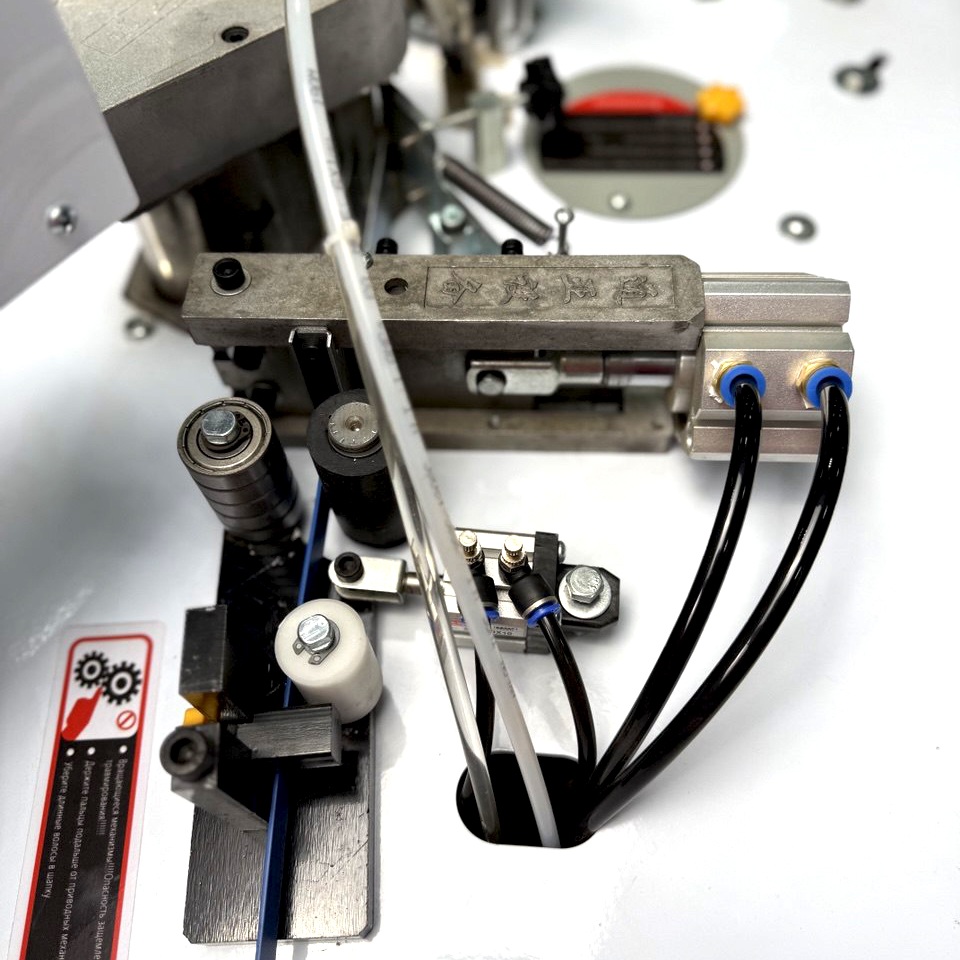 Кромкооблицовочный станок DELTAMACHINERY DM-118Фото 7118-11.jpg