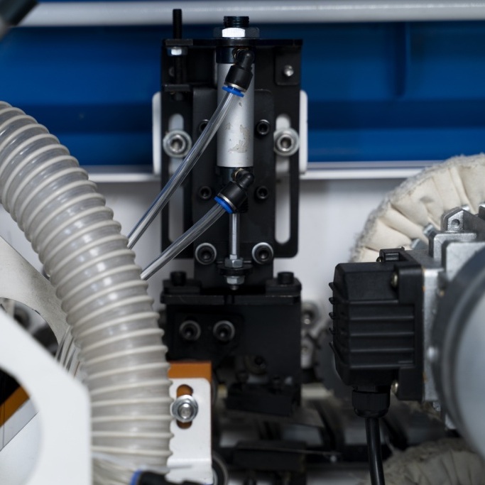 Автоматический кромкооблицовочный станок DELTAMACHINERY DM-130Фото 7119-10.jpg