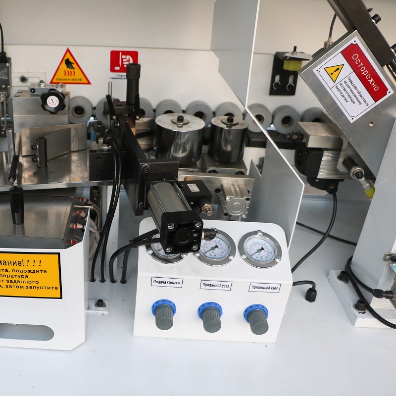 Автоматический кромкооблицовочный станок DELTAMACHINERY DM-300Фото 7120-05.jpg