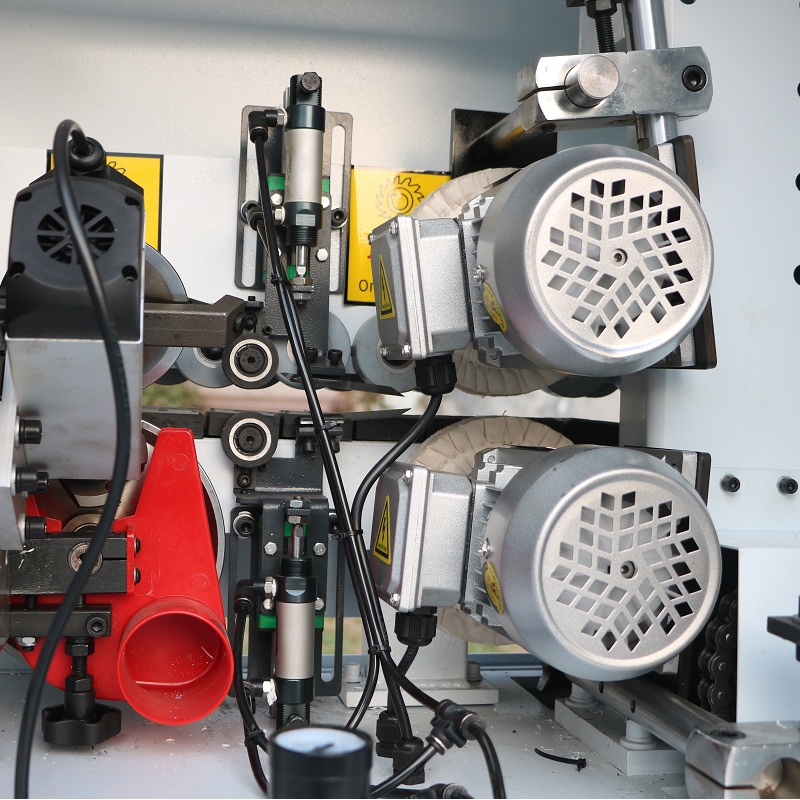 Автоматический кромкооблицовочный станок DELTAMACHINERY DM-300Фото 7120-08.jpg