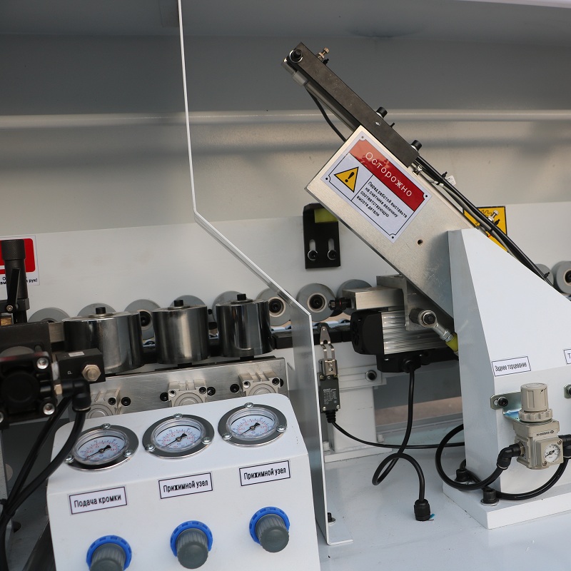 Автоматический кромкооблицовочный станок DELTAMACHINERY DM-400Фото 7123-06.jpg