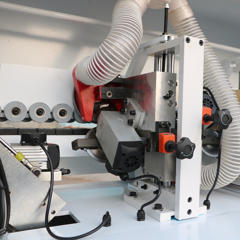 Автоматический кромкооблицовочный станок DELTAMACHINERY DM-400Фото 7123-07.jpg