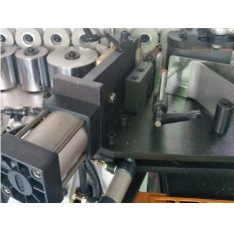 Автоматический кромкооблицовочный станок DELTAMACHINERY DM-415Фото 7124-10.jpg