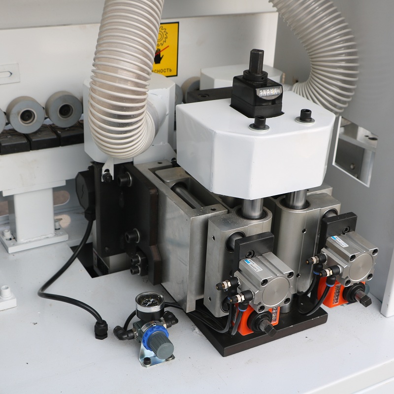 Автоматический кромкооблицовочный станок DELTAMACHINERY DM-400FФото 7125-04.jpg