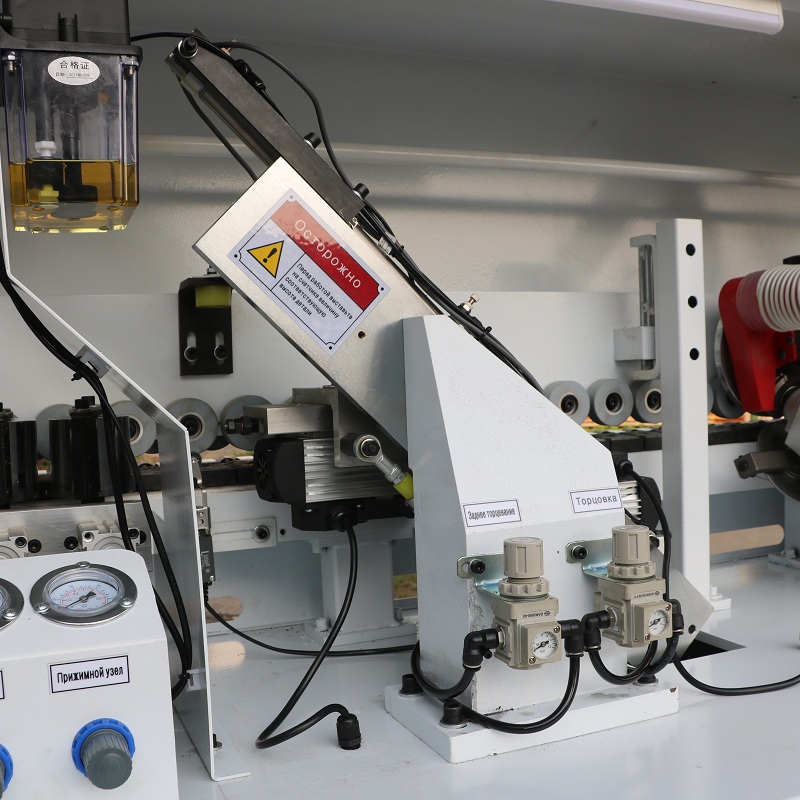 Автоматический кромкооблицовочный станок DELTAMACHINERY DM-400FФото 7125-06.jpg