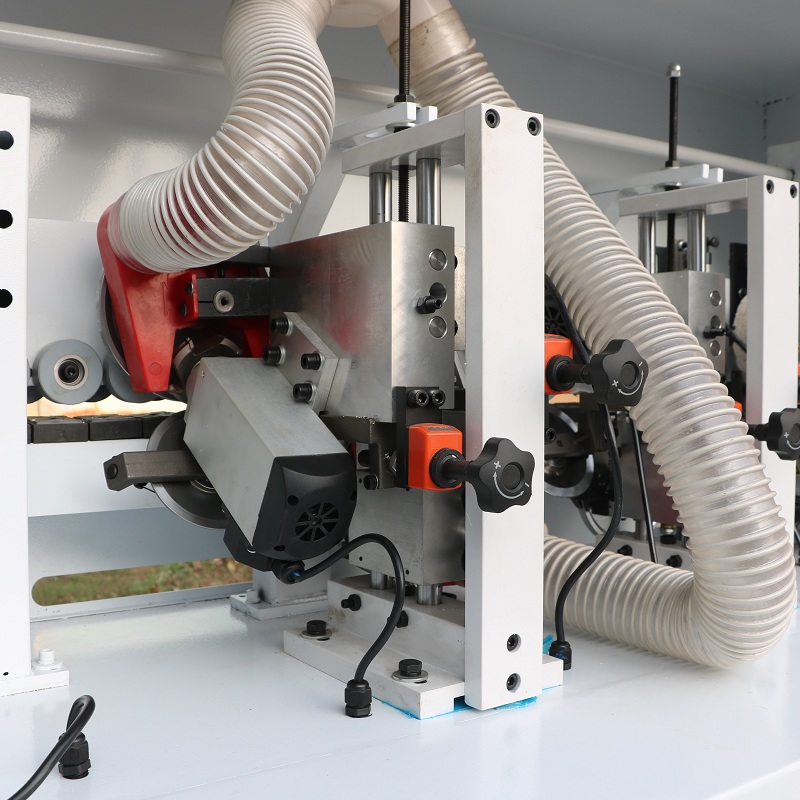 Автоматический кромкооблицовочный станок DELTAMACHINERY DM-400FФото 7125-07.jpg