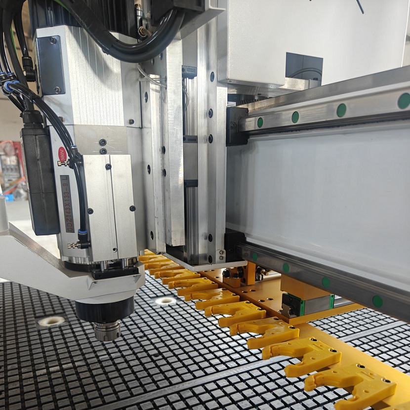 Фрезерный станок с ЧПУ DELTAMACHINERY DM-2030ATVФото 7149-07.jpg