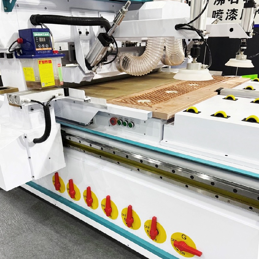 Фрезерный станок с ЧПУ DELTAMACHINERY BasisCut 3020A-12Фото 7150-03.jpg