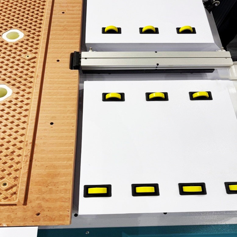 Фрезерный станок с ЧПУ DELTAMACHINERY BasisCut 3020A-12Фото 7150-08.jpg