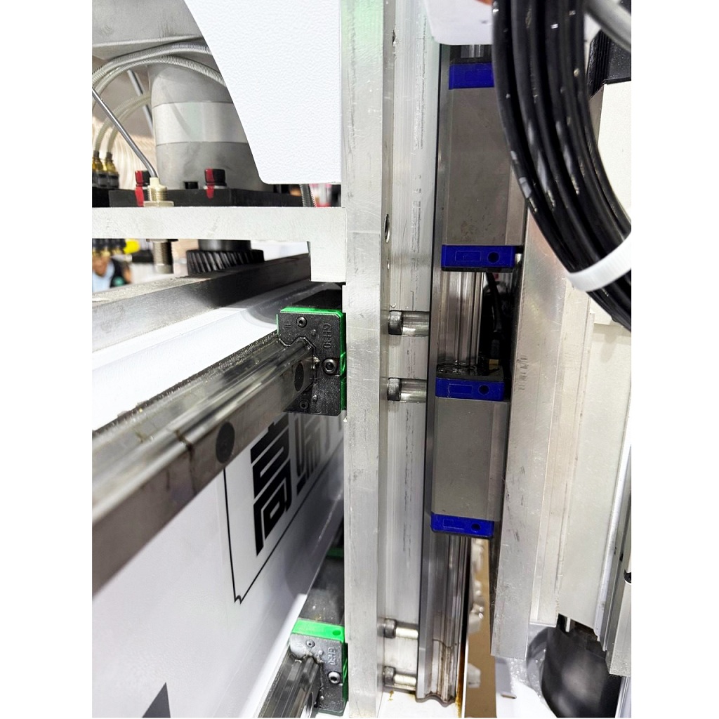 Фрезерный станок с ЧПУ DELTAMACHINERY BasisCut 3020A-12Фото 7150-11.jpg