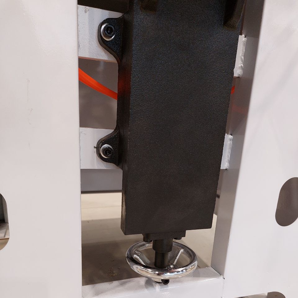 Сверлильно-присадочный станок под петли и эксцентриковые стяжки DELTAMACHINERY DM-8Фото 7162-11.jpg