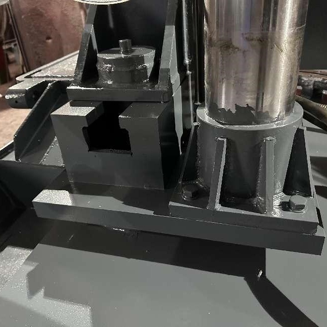 Полуавтоматический ленточнопильный станок REALREZ GB4240XФото 7185-04.jpg