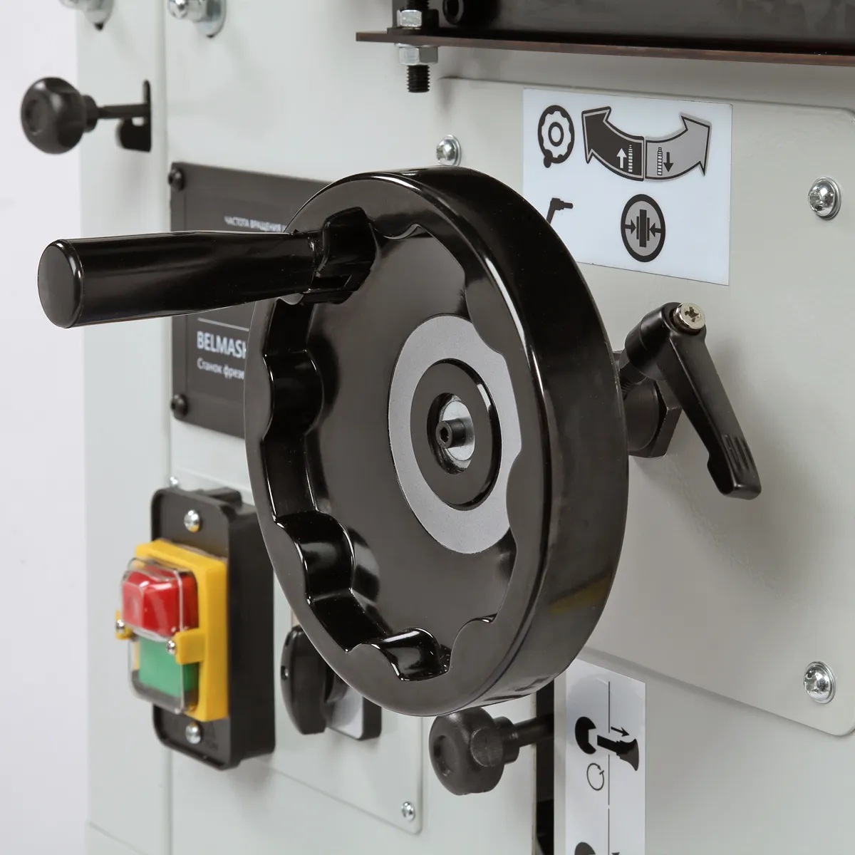 Фрезерный станок по дереву BELMASH MM1500ST1000/400 (1,5 кВт, 400 В)Фото 7236-07.jpg