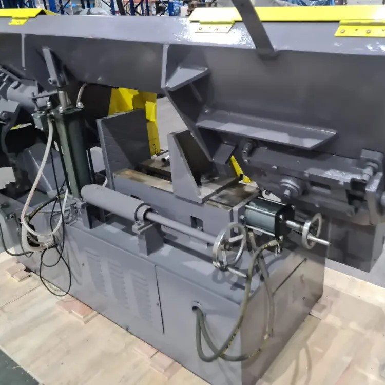 Полуавтоматический ленточнопильный станок REALREZ GB4038Фото 7260-02.jpg