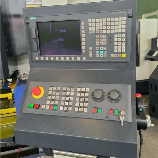 Вертикальный обрабатывающий центр с ЧПУ REALREZ VMC850 (4-ая ось + Fanuc Oi-MF tf plus)Фото 7578-05.jpg