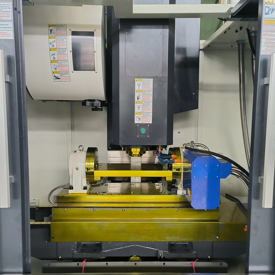Вертикальный обрабатывающий центр с ЧПУ REALREZ VMC850 (4-ая ось + Siemens 828D)Фото 7581-04.jpg